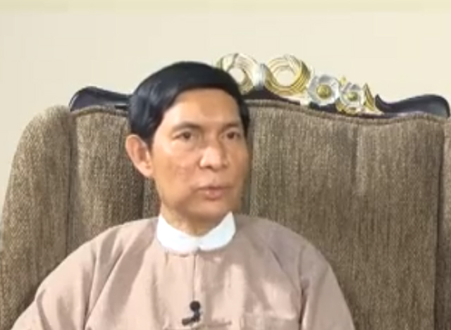 စက်မှုဝန်ကြီးဌာန ပြည်ထောင်စု ဝန်ကြီး ဦးခင်မောင်ချို အား တွေ့ရစဉ် (ဓာတ်ပုံ-MOI)