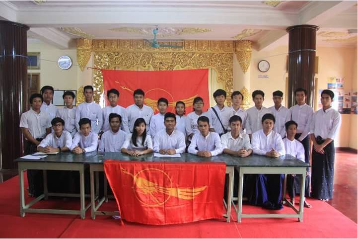 နိုင်ငံလုံး ဆိုင်ရာ ကျောင်းသားသမဂ္ဂများ အဖွဲ့ချုပ် (နကသ) သတင်းစာ ရှင်းလင်းပွဲ ပြုလုပ်နေစဉ် (ဓာတ်ပုံ-တကသ)