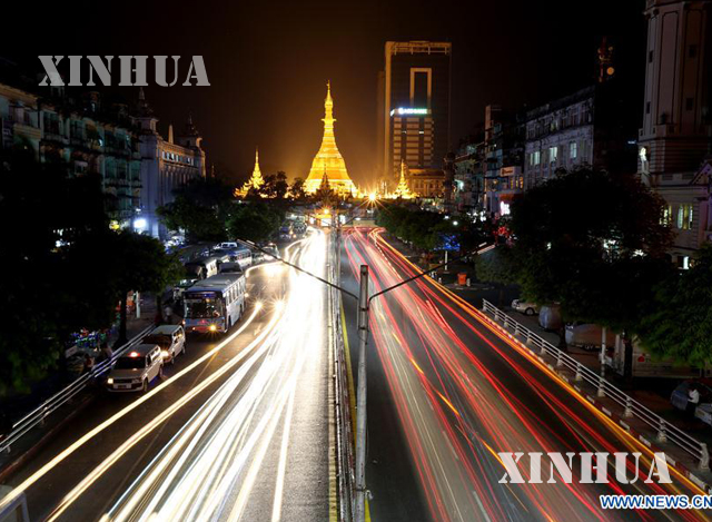 ရန်ကုန်မြို့လယ် ဆူးလေစေတီအား ညဘက် တွေ့မြင်ရစဉ် (ဆင်ဟွာ)