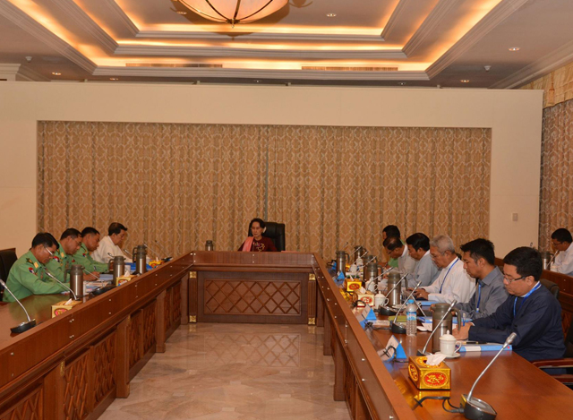 အမျိုးသား ရင်ကြားစေ့ရေးနှင့် ငြိမ်းချမ်းရေး ဗဟိုဌာန (National Reconciliation and Peace Centre-NRPC) ဖွဲ့စည်းရေး ဆိုင်ရာ ညှိနှိုင်း အစည်းအဝေး အား နိုင်ငံတော်သမ္မတ အိမ်တော်၌ ကျင်းပနေစဉ် (ဓာတ်ပုံ- Myanmar State Counsellor Office)