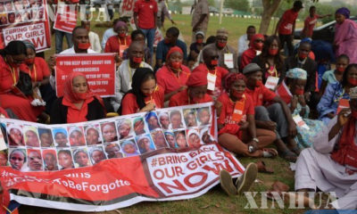 Bring Back Our Girls (BBOG) လှုပ်ရှားမှု၌ ပါဝင်သူမျာအား တွေ့ရစဉ် (ဆင်ဟွာ)