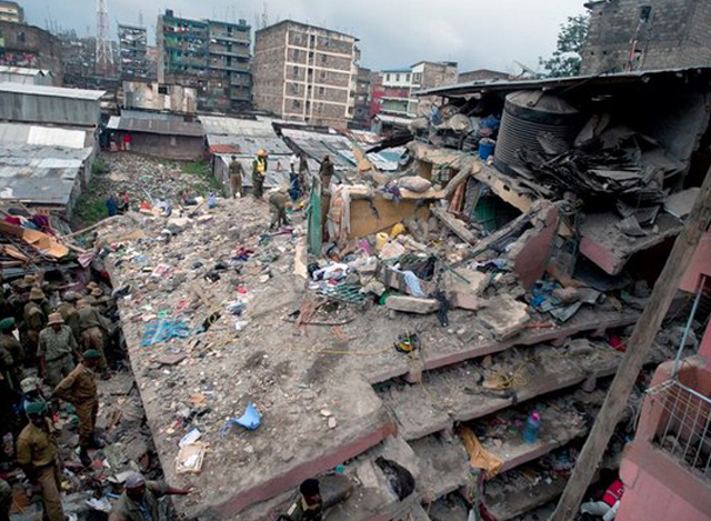 ကင်ညာနိုင်ငံ မြို့တော် နိုင်ရိုဘီတွင် ပြိုကျခဲ့သည့် လူနေ အဆောက်အအုံ အားတွေ့ရစဉ် (ဓာတ်ပုံ-အင်တာနက်)
