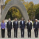 ဟီရိုရှီးမား ငြိမ်းချမ်းရေး ပန်းခြံသို့လာရောက် လည်ပတ်နေကြသည့် G7 နိုင်ငံခြားရေးဝန်ကြီးများအားတွေ့ရစဉ် (ဓာတ်ပုံ-အင်တာနက်)