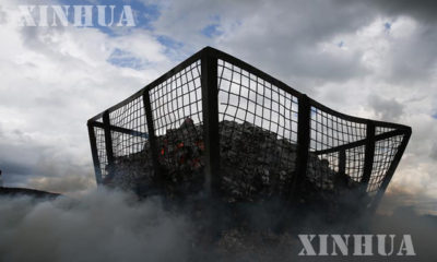ကင်ညာနိုင်ငံတွင် ဖမ်းဆီးရမိသော ဆင်စွယ်များအား မီးရှို့ဖျက်ဆီး နေစဉ် (ဆင်ဟွာ)