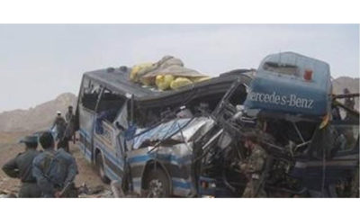 Kabul-Kandahar အမြန်လမ်းတွင် ၂၀၁၅ခုနှစ်က ဖြစ်ပွားခဲ့သည့် ယာဉ်တိုက်မှု တစ်ခုအား တွေ့ရစဉ် (ဓါတ်ပုံ-အင်တာနက်)