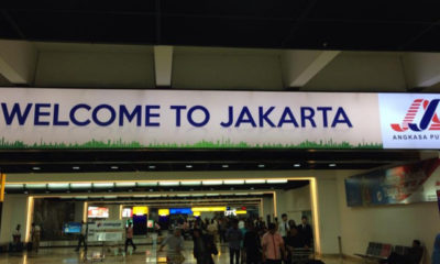 အင်ဒိုနီးရှားနိုင်ငံ ဂျကာတာ လေဆိပ်တွင် နိုင်ငံခြားခရီးသွားများအား တွေ့ရစဉ် (ဓာတ်ပုံ-အင်တာနက်)