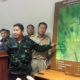 ရဟတ်ယာဉ် ပျက်ကျသွားသည့် နေရာအား ထိုင်းလေတပ်မှ တာဝန်ရှိသူများက မြေပုံညွှန်းဖြင့် ရှင်းပြနေစဉ် (ဓာတ်ပုံ-အင်တာနက်)
