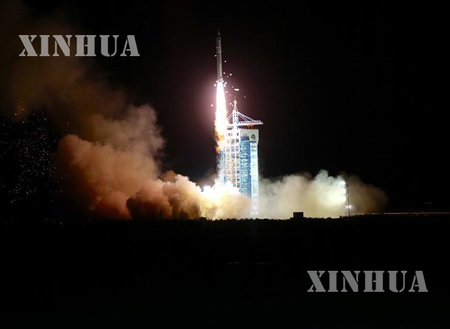 တရုတ်နိုင်ငံ Jiuquan ဂြိုလ်တု လွှတ်တင်ရေး စင်တာ၌ ၂ဝ၁၆ ခုနှစ် ဧပြီလ ၆ ရက်တွင် SJ-10 ဂြိုလ်တု တစ်စင်း အား လွှတ်တင်နေစဉ် (ဆင်ဟွာ)