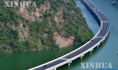 တရုတ်နိုင်ငံ၏ ပထမဆုံး ဂေဟဗေဒစနစ်ဖြင့် တည်ဆောက်ထားသည့် ရေပေါ် အဝေးပြေးလမ်းမကြီးအား တွေ့ရစဉ် (ဆင်ဟွာ)