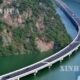 တရုတ်နိုင်ငံ၏ ပထမဆုံး ဂေဟဗေဒစနစ်ဖြင့် တည်ဆောက်ထားသည့် ရေပေါ် အဝေးပြေးလမ်းမကြီးအား တွေ့ရစဉ် (ဆင်ဟွာ)