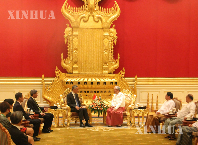 နိုင်ငံတော် သမ္မတ ဦးထင်ကျော်က စင်ကာပူ ဝန်ကြီးချုပ် မစ္စတာလီရှန်လုံး ဦးဆောင်သောအဖွဲ့အား လက်ခံတွေ့ဆုံ ဆွေးနွေးနေစဉ် (ဆင်ဟွာ)