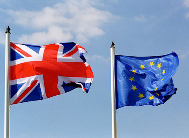 ဗြိတိန်နိုင်ငံ အလံနှင့် ဥရောပသမဂ္ဂ အလံ တို့အား တွေ့ရစဉ် (ဓာတ်ပုံ-အင်တာနက်)