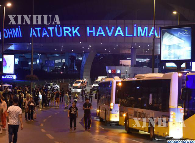 ဗုံးပေါက်ကွဲမှု ဖြစ်ပွားခဲ့သည့် အစ္စတန်ဘူလ်မြို့ရှိ Ataturk လေဆိပ်အား တွေ့ရစဉ် (ဆင်ဟွာ)