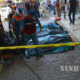 တူရကီလေဆိပ် ဗုံးပေါက်ကွဲမှုတွင် သေဆုံးသွားသူများအား တူရကီ တာဝန်ရှိသူများက သယ်ဆောင်လာစဉ် (ဆင်ဟွာ)