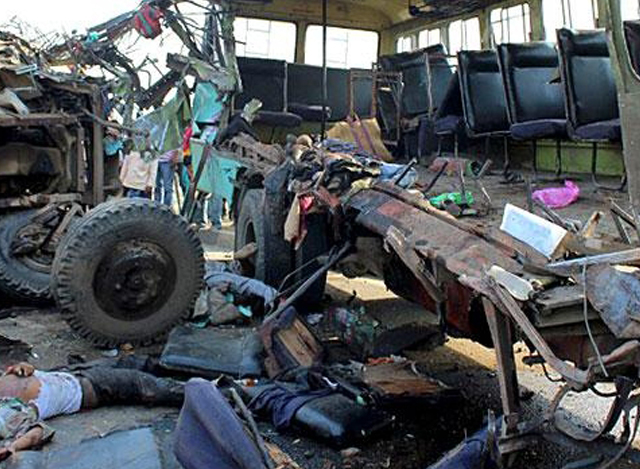 အိန္ဒိယနိုင်ငံတွင် ဖြစ်ပွားခဲ့သည့် ယာဉ်တိုက်မှု တစ်ခုအားတွေ့ရစဉ် (ဓာတ်ပုံ-အင်တာနက်)