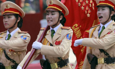 ဗီယက်နမ် အမျိုးသမီး စစ်တပ်အရာရှိများအား တွေ့ရစဉ် (ဓာတ်ပုံ-အင်တာနက်)