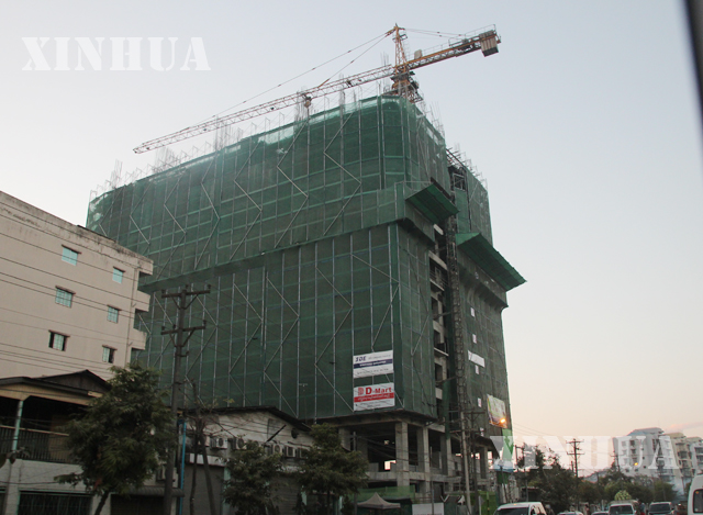 ရန်ကုန်မြို့ရှိ ဆောက်လုပ်ရေး လုပ်ငန်းခွင် တစ်ခုအားတွေ့ရစဉ် (ဆင်ဟွာ)