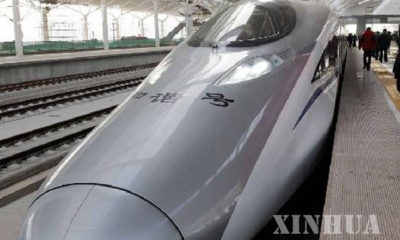 တရုတ် မြန်နှုန်းမြင့် ကျည်ဆန်ရထားတစ်စင်းအား ဘူတာရုံတစ်ခု၌ တွေ့မြင်ရစဉ် (ဆင်ဟွာ)