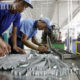 သီလဝါ စက်မှုဇုန်ရှိ စက်ရုံ အလုပ်သမားများအား တွေ့ရစဉ်(ဓာတ်ပုံ-ဆင်ဟွာ)