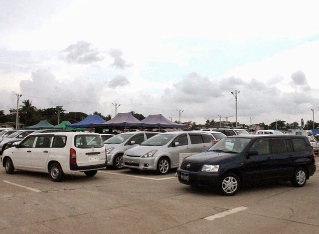 ရန်ကုန်မြို့တွင်းရှိ ကားရောင်းဝယ်ရေး ဇုန်တစ်ခုအား တွေ့ရစဉ် (ဓာတ်ပုံ-အင်တာနက်)