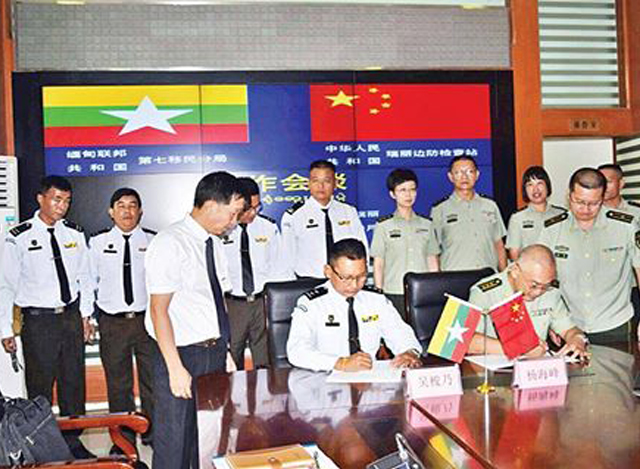 ပြည်ထောင်စုသမ္မတ မြန်မာနိုင်ငံနှင့် တရုတ်ပြည်သူ့ သမ္မတနိုင်ငံ နယ်စပ်ဝင်ထွက်မှုဆိုင်ရာ ညှိနှိုင်း အစည်းအဝေးကျင်းပစဉ် (ဓာတ်ပုံ-မြဝတီ)