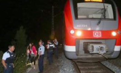 အခင်းဖြစ်ရထားအား လုံခြုံရေး တပ်ဖွဲ့ဝင်များက စစ်ဆေးနေစဉ် (ဓာတ်ပုံ-အင်တာနက်)