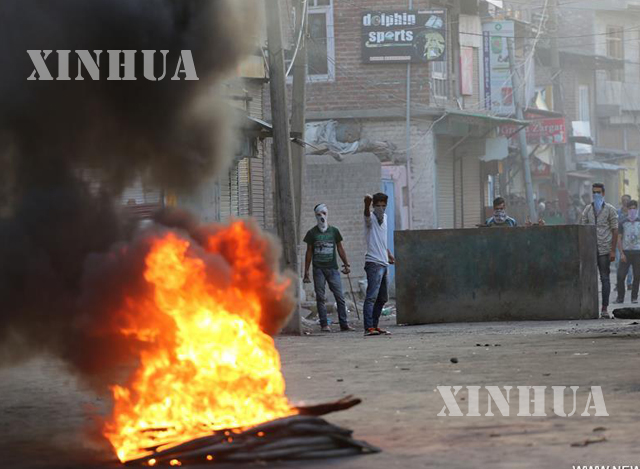 အိန္ဒိယနိုင်ငံဖက်က ထိန်းချုပ်ရာ ကက်ရှ်မီးယားဒေသ၌ အကြမ်းဖက် ဆန္ဒပြပွဲများ ဖြစ်ပွားနေစဉ် (ဆင်ဟွာ)