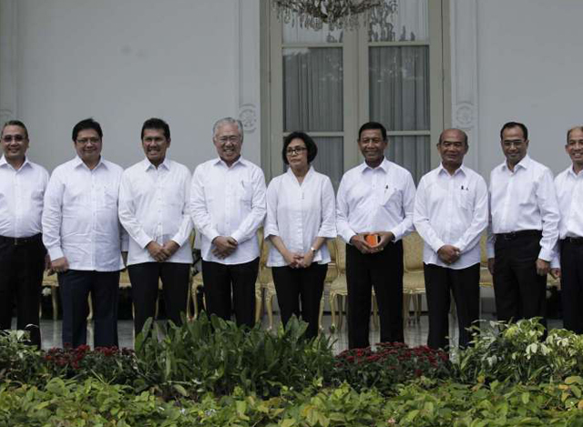 အင်ဒိုနီးရှားတွင် အသစ်ပြန်လည် ဖွဲ့စည်းလိုက်သည့် အစိုးရအဖွဲ့ ဝန်ကြီး ၉ ဦးအား တွေ့ရစဉ် (ဓာတ်ပုံ- အင်တာနက်)