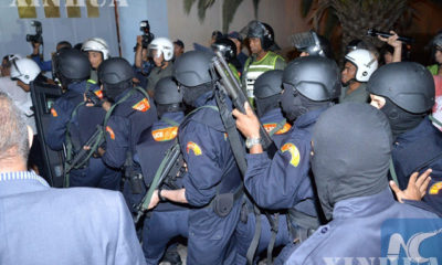 မော်ရိုကို အကျဉ်းထောင် ပြင်ပ၌ လုံခြုံရေးတပ်ဖွဲ့များနှင့် မီဒီယာသမားများအား တွေ့ရစဉ် (ဆင်ဟွာ)