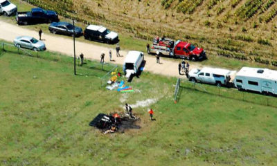 တက္ကဆက်ပြည်နယ်တွင် မိုးပျံပူဖောင်း မီးလောင်ပျက်ကျခဲ့သည့် အခင်းဖြစ်ပွားရာသို့ လုံခြုံရေး နှင့် ကယ်ဆယ်ရေးဝန်ထမ်းများ ရောက်ရှိလာစဉ် (ဓါတ်ပုံ-အင်တာနက်)
