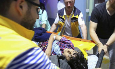 ရဟတ်ယာဉ် ပျက်ကျမှုတွင် ဒဏ်ရာရရှိသူအား ဆေးရုံသို့ ခေါ်ဆောင်လာစဉ် (ဓာတ်ပုံ- အင်တာနက်)