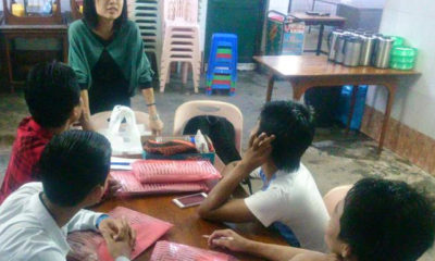 လူငယ်လူရွယ်များအား Myanmar Mobile Education (myME) မှ ပညာသင်ကြားပေးနေစဉ် (ဓာတ်ပုံ-- Myanmar Mobile Education (myME) )