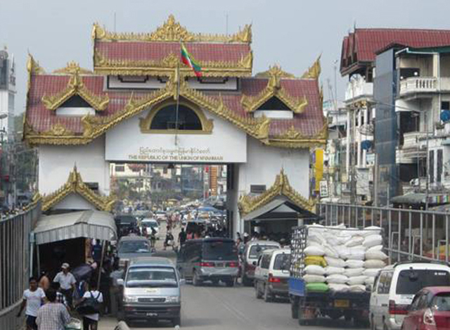 မြန်မာ-ထိုင်း နယ်စပ်ဂိတ်အားတွေ့ရစဉ် (ဓာတ်ပုံ-- အင်တာနက်)