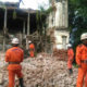 ငလျင်ဒဏ်ကြောင့်ပြိုကျပျက်စီးသွားသော အဆောက်အဦးတစ်ခုအားတွေ့ရစဉ် (ဓါတ်ပုံ- Myanmar Fire Service Department)