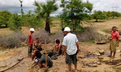 ရေနံပိုက်လိုင်းပေါက်မှုအားပြုပြင်နေကြစဉ် (ဓာတ်ပုံ- MOI)