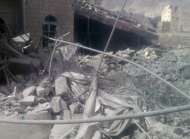 လေကြောင်းမှ တိုက်ခိုက်ခြင်းခံရသော ယီမင်အကူအညီပေးရေးဆေးရုံအားတွေ့ရစဉ် (ဓာတ်ပုံ-အင်တာနက်)