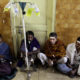တရားမဝင် အရက် သောက်သုံးမှုကြောင့် ဆေးရုံတွင် တက်ရောက် ကုသနေသည့် အိန္ဒိယ အမျိုးသားများအား တွေ့ရစဉ် (ဓာတ်ပုံ- အင်တာနက်)