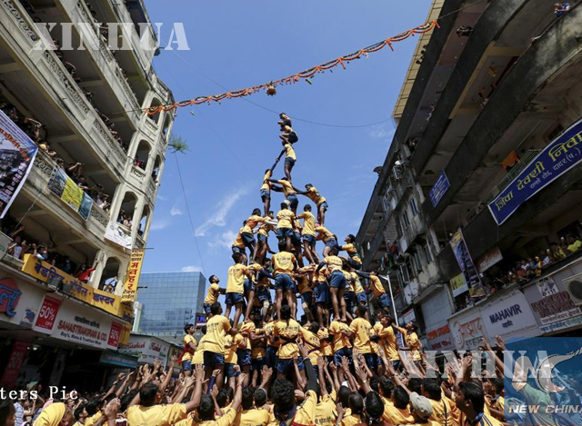 အိန္ဒိယနိုင်ငံ၌ လူသားပိရမစ်ပွဲတော်ကျင်းပနေသည်ကို တွေ့ရစဉ်(ဆင်ဟွာ)
