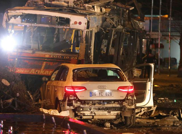 တူရကီတွင် မတ်လ ၁၄ ရက်က ကားဗုံးပေါက်ကွဲမှု တစ်ခုအား တွေ့ရစဉ် (ဓာတ်ပုံ- အင်တာနက်)