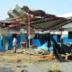 ယီမင်ရှိ ဆေးရုံ တစ်ခုအား လေကြောင်း တိုက်ခိုက်ခံရပြီးနောက် MSF ဝန်ထမ်းများက သန့်ရှင်းရေး လုပ်ဆောင်နေကြစဉ် (ဓာတ်ပုံ- အင်တာနက်)