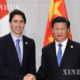 တရုတ်နိုင်ငံ သမ္မတ ရှီကျင့်ဖိန် (ယာ)နှင့် ကနေဒါ ဝန်ကြီးချုပ် ဂျက်စတင် ထရူးဒိုး (ဝဲ) တို့အား တူရကီနိုင်ငံ အန်တဲလ်ရာ၌ ၂၀၁၅ ခုနှစ် နိုဝင်ဘာလ ၁၆ ရက်က တွေ့ရစဉ် (ဆင်ဟွာ)