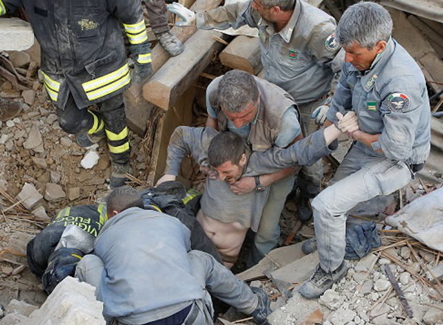အီတလီတွင် ငလျင်ကြောင့် ပျက်စီးမှုမျာအား တွေ့ရစဉ် (ဓာတ်ပုံ- အင်တာနက်)