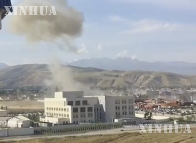 ကာဂျစ္စတန်နိုင်ငံရှိ တရုတ်သံရုံးအနီး ကားဗုံးပေါက်ကွဲမှု ဖြစ်ပွားခဲ့ပုံ (ဆင်ဟွာ)