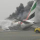 ဒူဘိုင်း လေဆိပ်တွင် အရေးပေါ် ဆင်းသက်ခဲ့ရသည့် Emirates လေကြောင်းမှ လေယာဉ်အား တွေ့ရစဉ် (ဓာတ်ပုံ- အင်တာနက်)