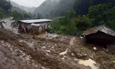 မက္ကဆီကိုနိုင်ငံVeracruz ပြည်နယ်တွင် မိုးသည်းထန်စွာ ရွာသွန်းမှုကြောင့် မြေပြိုမှုဖြစ်ပွားနေစဉ် (ဓာတ်ပုံ-အင်တာနက်)