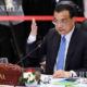၁၉ ကြိမ်မြောက် တရုတ်-အာဆီယံ ခေါင်းဆောင်များ အစည်းအဝေး၌ တွေ့ရသည့် တရုတ်နိုင်ငံ ဝန်ကြီးချုပ် လီခဲ့ချန်အား တွေ့ရစဉ် (ဆင်ဟွာ)