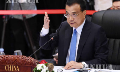 တရုတ်ဝန်ကြီးချုပ်လီခဲ့ချန် ၁၉ကြိမ်မြောက် တရုတ်-အာဆီယံ ထိပ်သီးအစည်းအဝေး၌ မိန့်ခွန်းပြောကြားနေစဉ် (ဆင်ဟွာ)