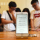 Apple ကုမ္ပဏီ၏ iPhone 7 Plus စမတ်ဖုန်းအားတွေ့ရစဉ် (ဆင်ဟွာ)
