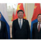 တရုတ်နိုင်ငံ သမ္မတ ရှီကျင့်ဖိန် (လယ်)၊ ရုရှားနိုင်ငံ သမ္မတ ဗလာဒီမာ ပူတင် (ဝဲ) နှင့် မွန်ဂိုလီးယားနိုင်ငံ သမ္မတ Tsakhiagiin Elbegdorj (ယာ) တို့အား တွေ့ရစဉ် (ဓာတ်ပုံ-အင်တာနက်)