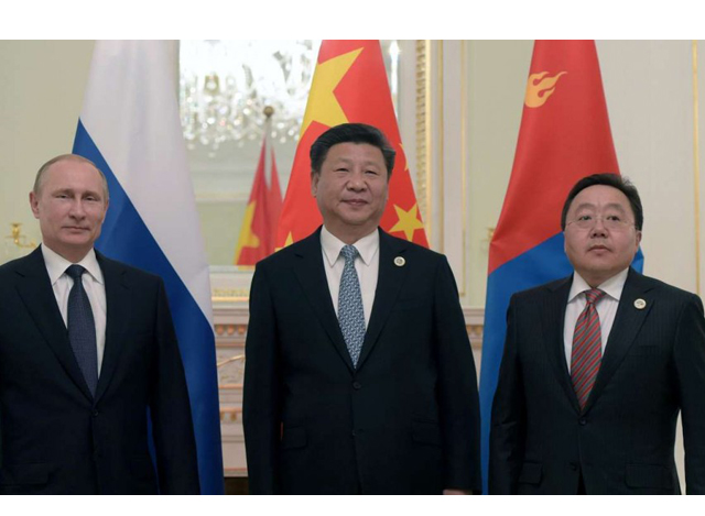 တရုတ်နိုင်ငံ သမ္မတ ရှီကျင့်ဖိန် (လယ်)၊ ရုရှားနိုင်ငံ သမ္မတ ဗလာဒီမာ ပူတင် (ဝဲ) နှင့် မွန်ဂိုလီးယားနိုင်ငံ သမ္မတ Tsakhiagiin Elbegdorj (ယာ) တို့အား တွေ့ရစဉ် (ဓာတ်ပုံ-အင်တာနက်)